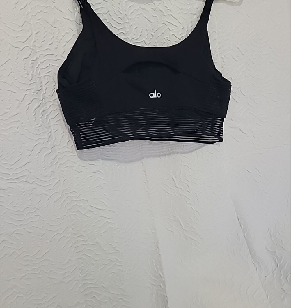 ALO Yoga💎 Black Ribbed Cutout Sports Bra - Picture 4 of 5
